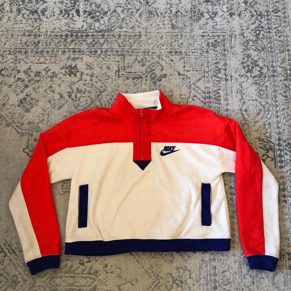 Super cute retro Nike fleece crop
